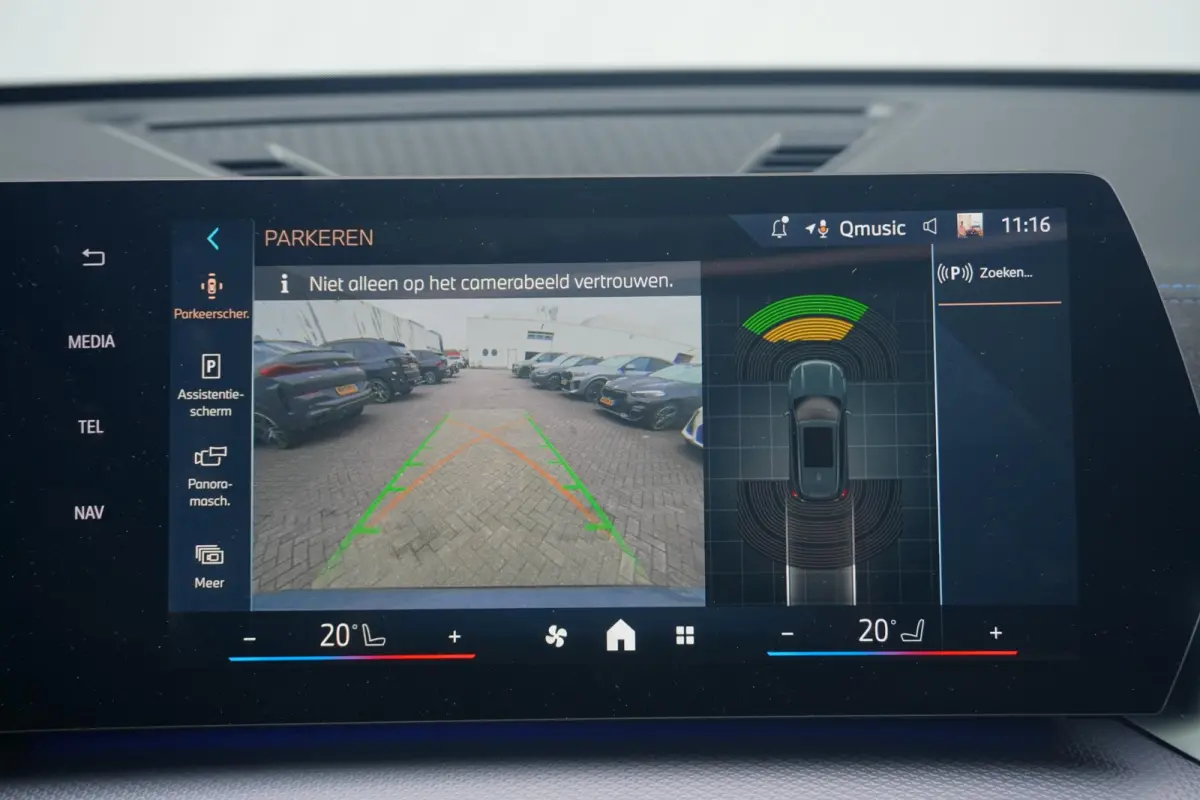 eDrive20 | M Sportpakket | Panoramadak | Harman-Kardon | Driving Assistant Plus | Trekhaak