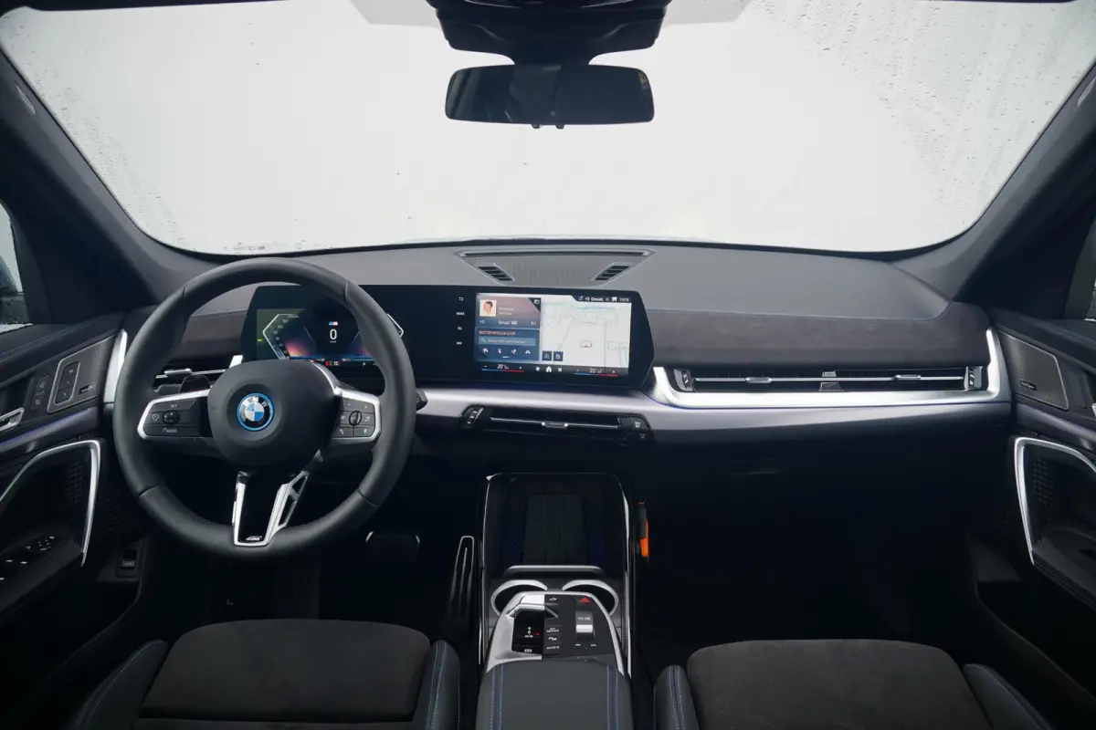 eDrive20 | M Sportpakket | Panoramadak | Harman-Kardon | Driving Assistant Plus | Trekhaak