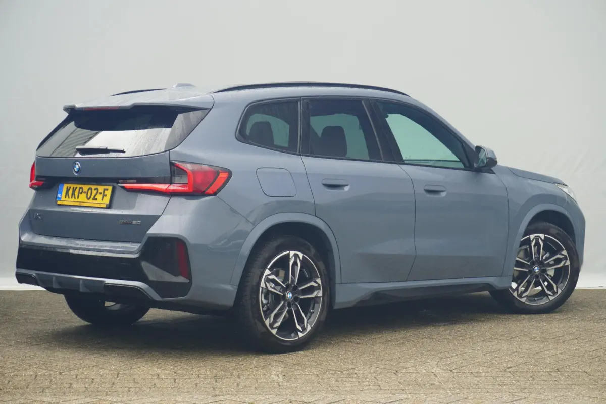 eDrive20 | M Sportpakket | Panoramadak | Harman-Kardon | Driving Assistant Plus | Trekhaak
