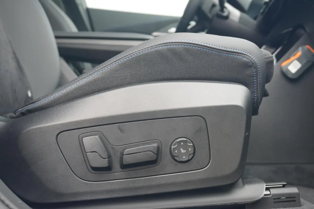 eDrive20 | M Sportpakket | Panoramadak | Harman-Kardon | Driving Assistant Plus | Trekhaak