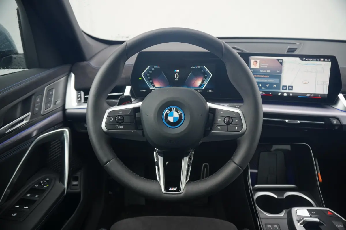 eDrive20 | M Sportpakket | Panoramadak | Harman-Kardon | Driving Assistant Plus | Trekhaak