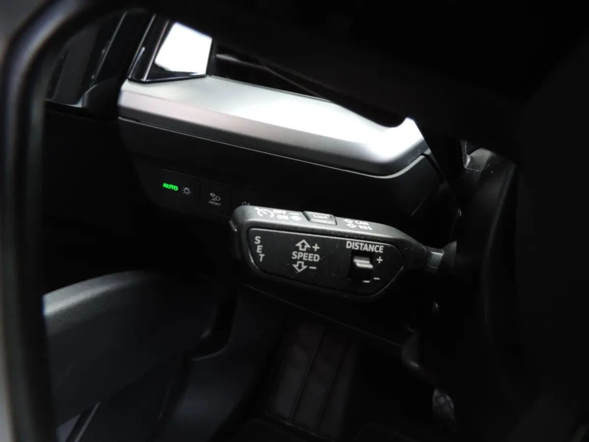 35 Launch edition Advanced Plus 55 kWh 63.000km | SOH 89.51% | Panodak | ECC | LED kopl | ACC | Stoelverw | Camera