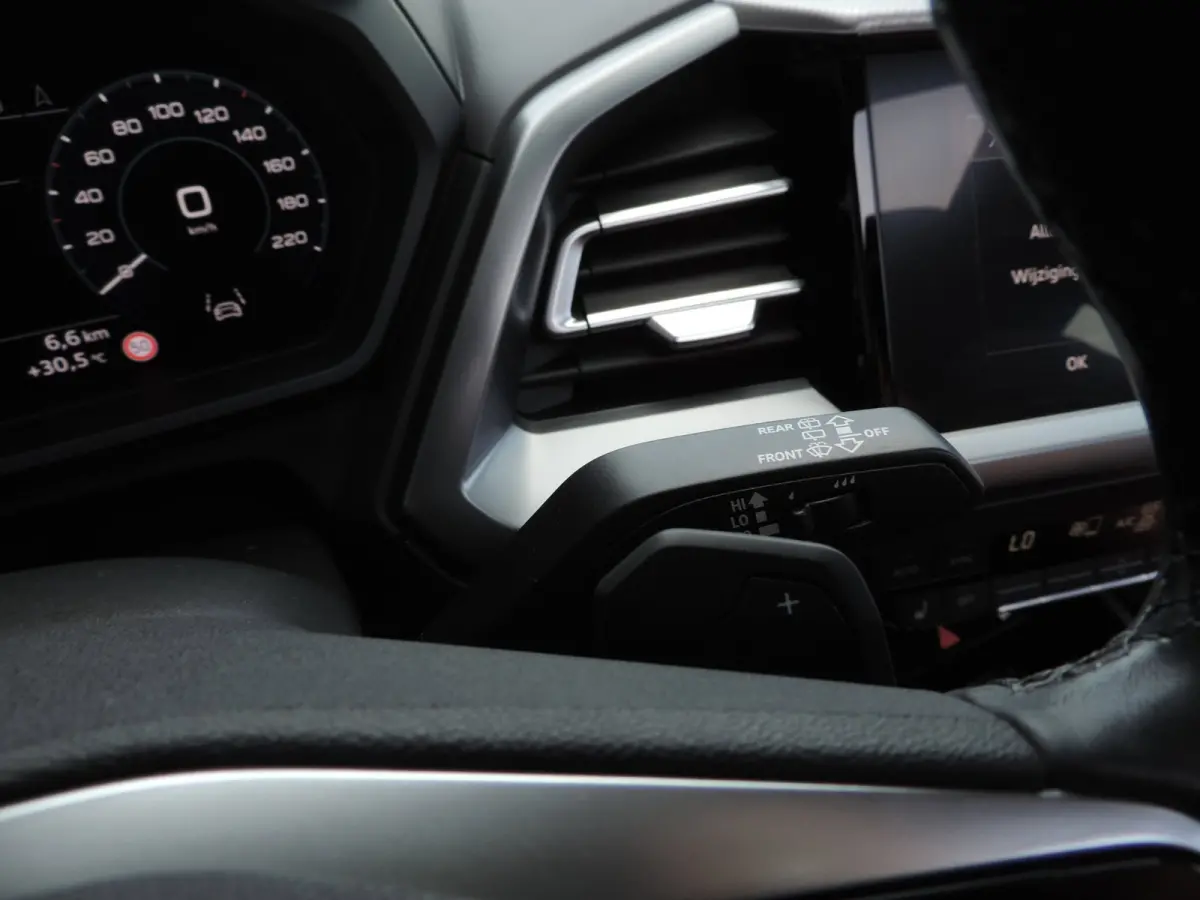35 Launch edition Advanced Plus 55 kWh 63.000km | SOH 89.51% | Panodak | ECC | LED kopl | ACC | Stoelverw | Camera