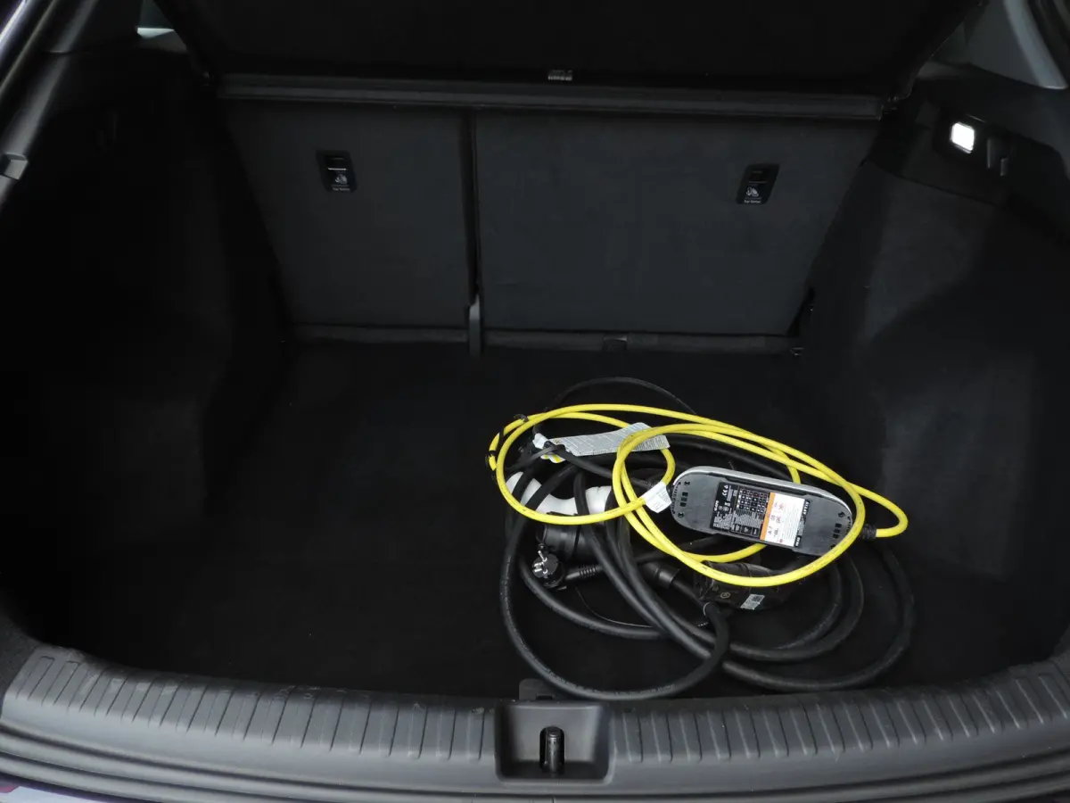 35 Launch edition Advanced Plus 55 kWh 63.000km | SOH 89.51% | Panodak | ECC | LED kopl | ACC | Stoelverw | Camera