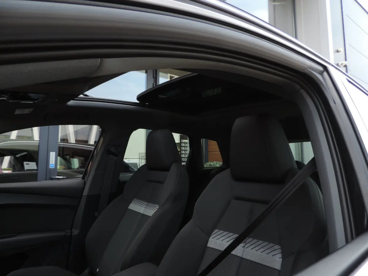 35 Launch edition Advanced Plus 55 kWh 63.000km | SOH 89.51% | Panodak | ECC | LED kopl | ACC | Stoelverw | Camera