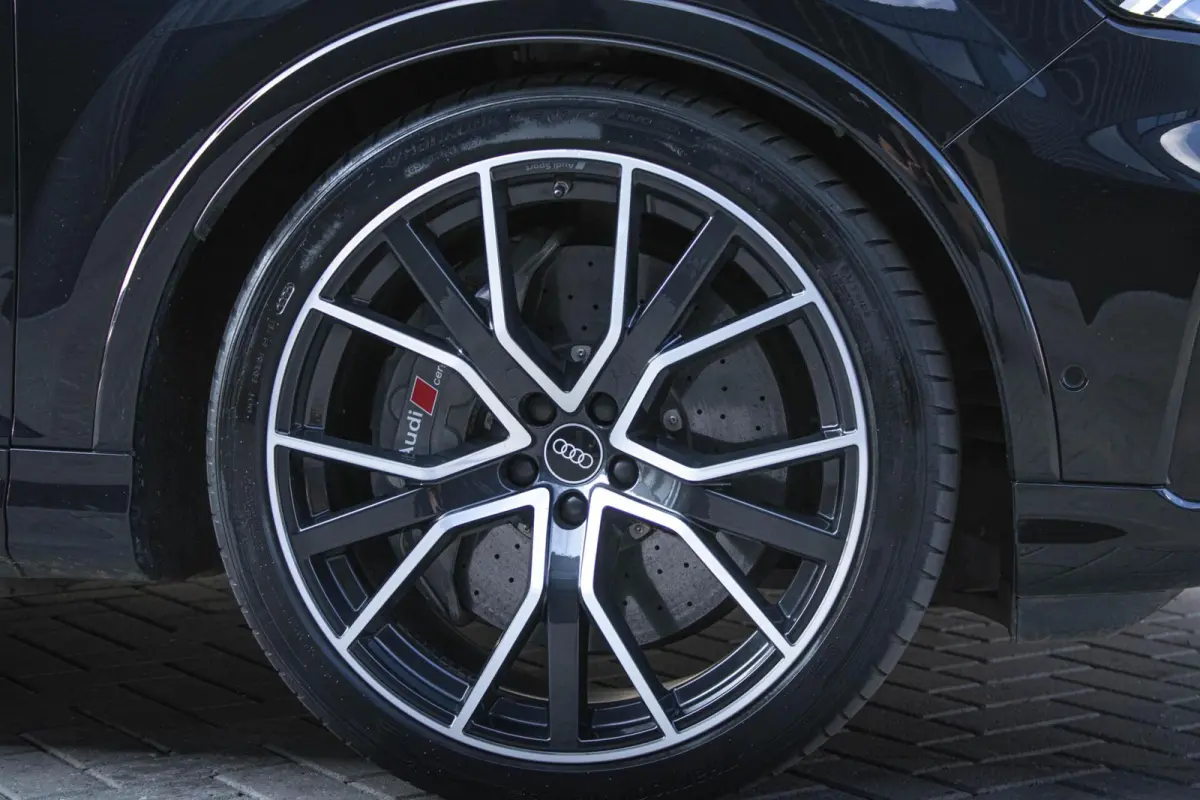 SQ7 4.0 TFSI Quattro 7-Zits | KERAMISCH | PANO | B&O | CARBON | ALCANTARA HEMEL