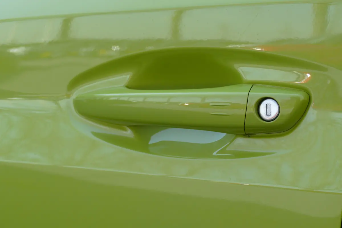 GT | Adaptieve cruise control met Stop&Go functie | Armsteunen op de voorportieren bekleed met kunstleder met groen sierstiksel (GT-Line) | Climate Control