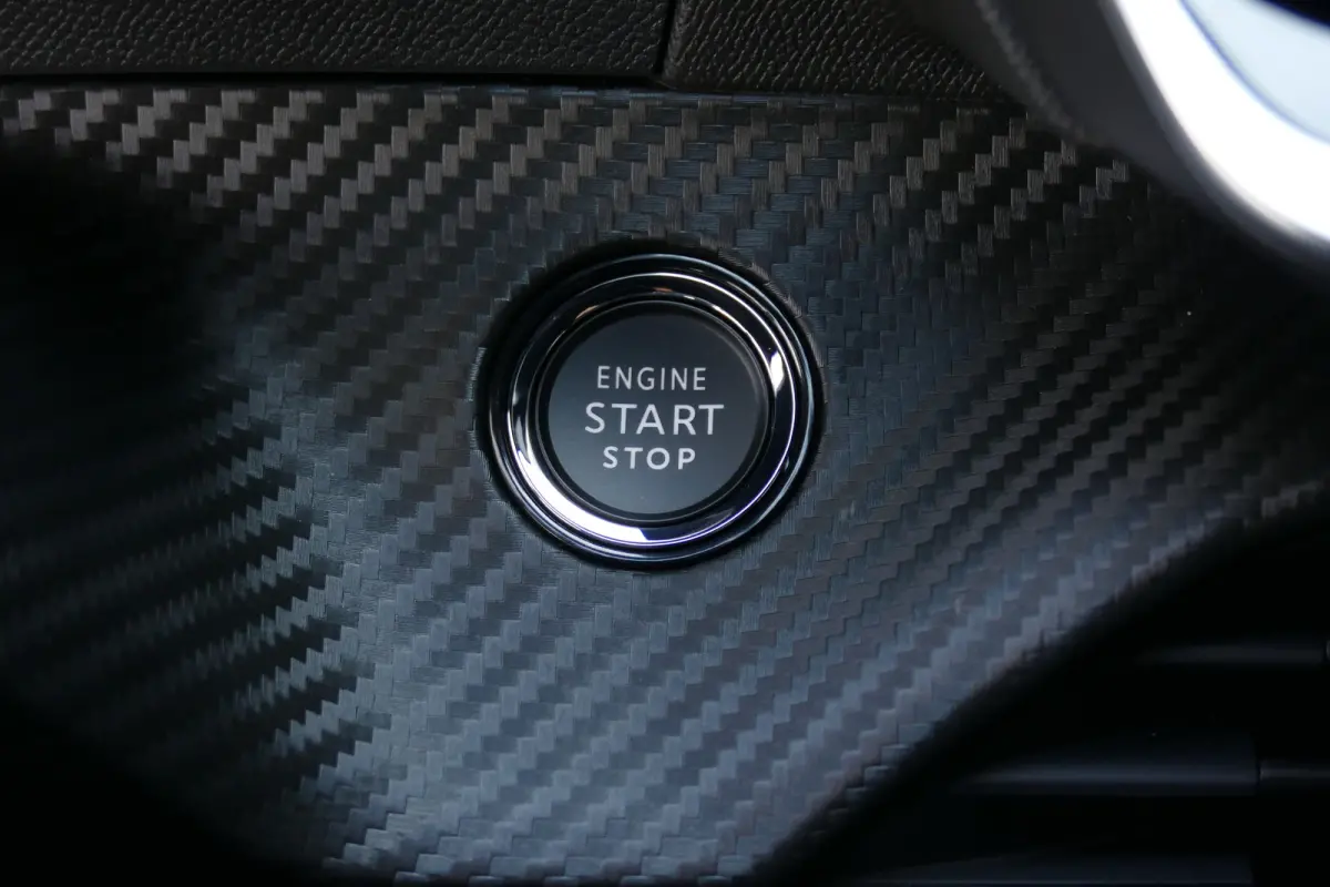 GT | Adaptieve cruise control met Stop&Go functie | Armsteunen op de voorportieren bekleed met kunstleder met groen sierstiksel (GT-Line) | Climate Control