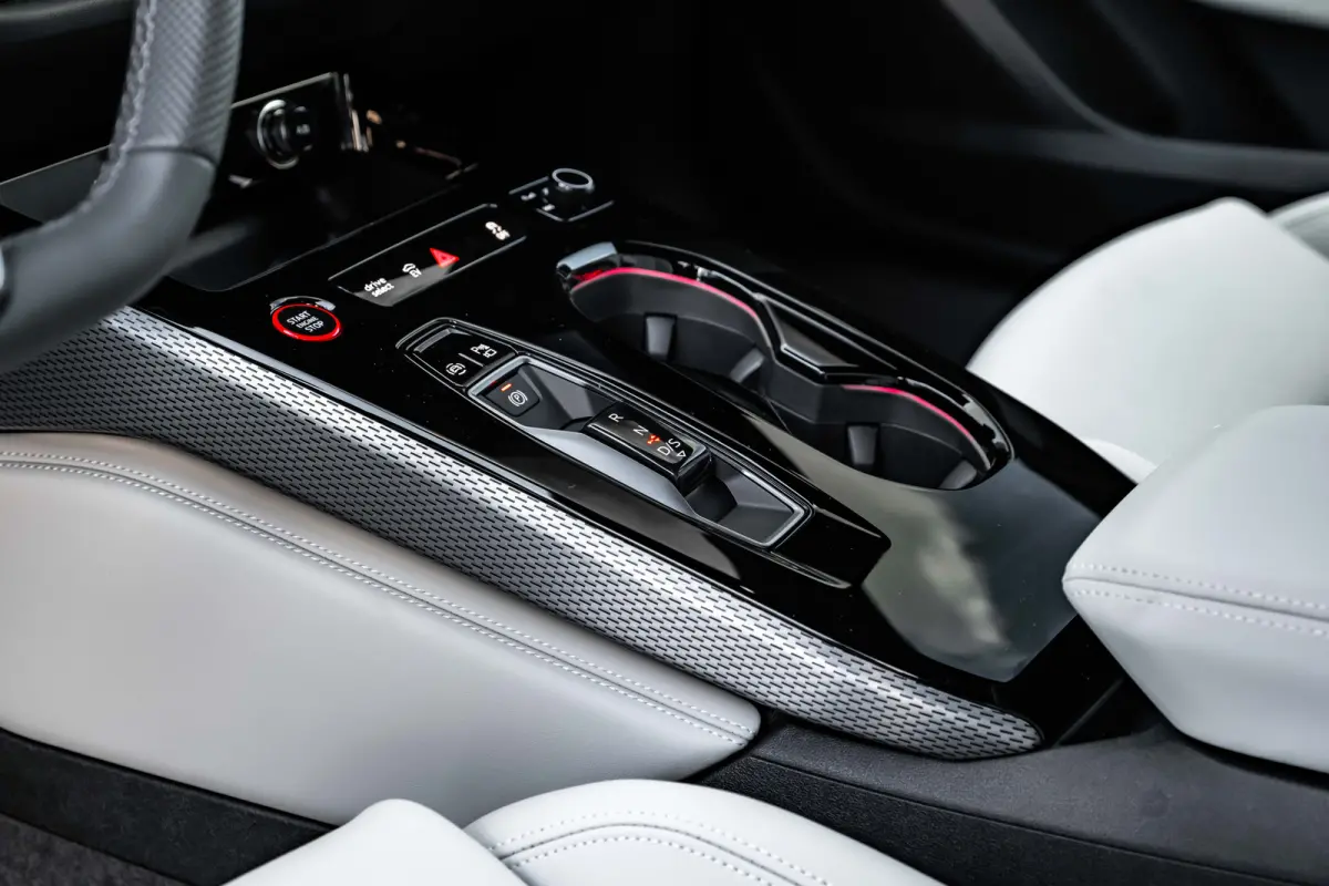 S edition | Adaptive cruise control | Aluminium optiek in het interieur | Audi smartphone interface