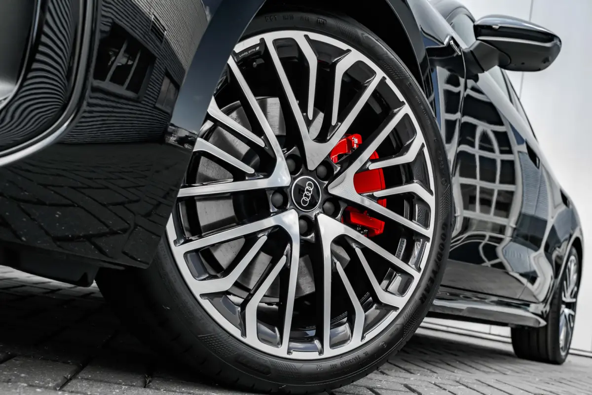 S edition | Adaptive cruise control | Aluminium optiek in het interieur | Audi smartphone interface