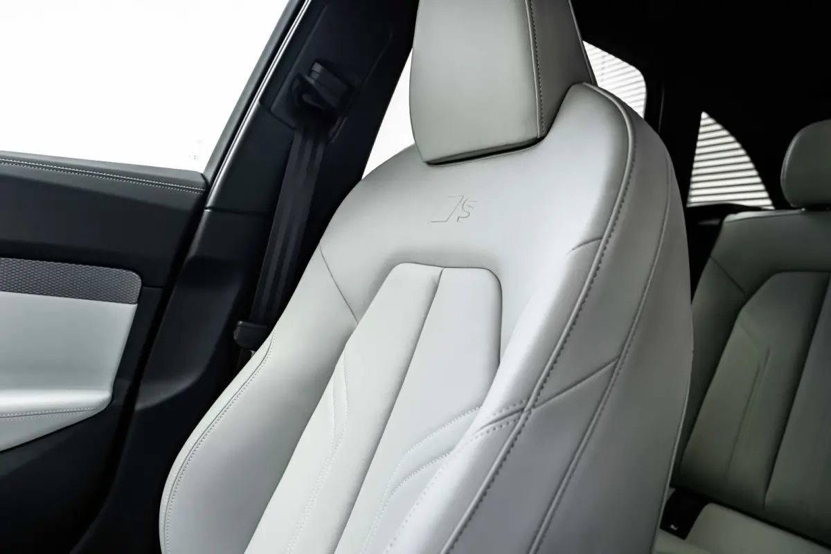 S edition | Adaptive cruise control | Aluminium optiek in het interieur | Audi smartphone interface