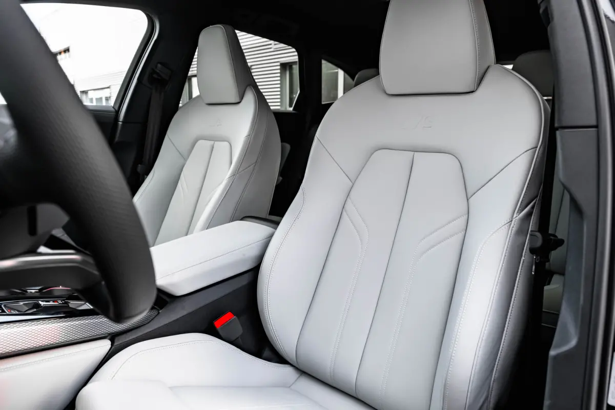 S edition | Adaptive cruise control | Aluminium optiek in het interieur | Audi smartphone interface