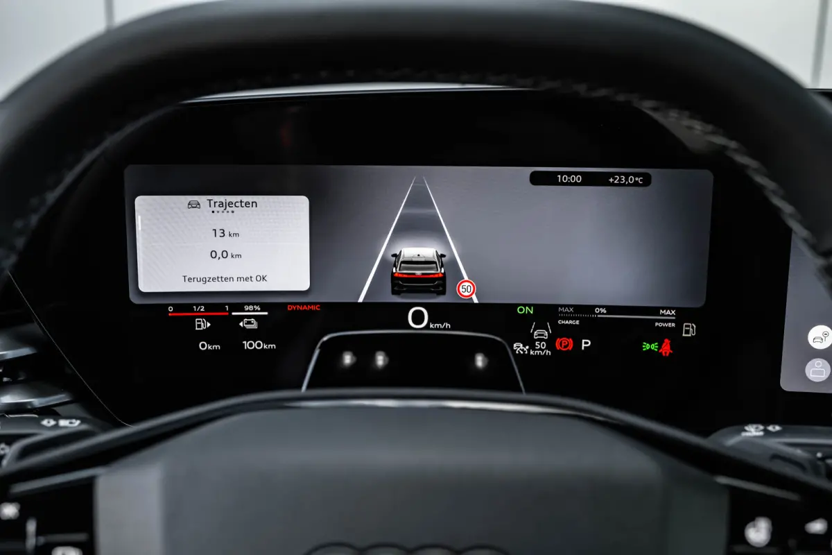 S edition | Adaptive cruise control | Aluminium optiek in het interieur | Audi smartphone interface