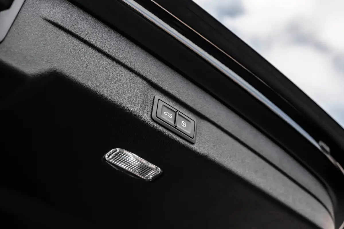 S edition | Adaptive cruise control | Aluminium optiek in het interieur | Audi smartphone interface