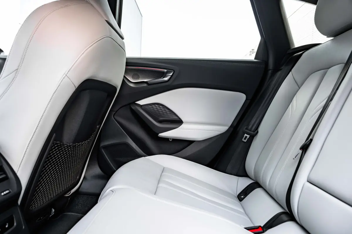 S edition | Adaptive cruise control | Aluminium optiek in het interieur | Audi smartphone interface