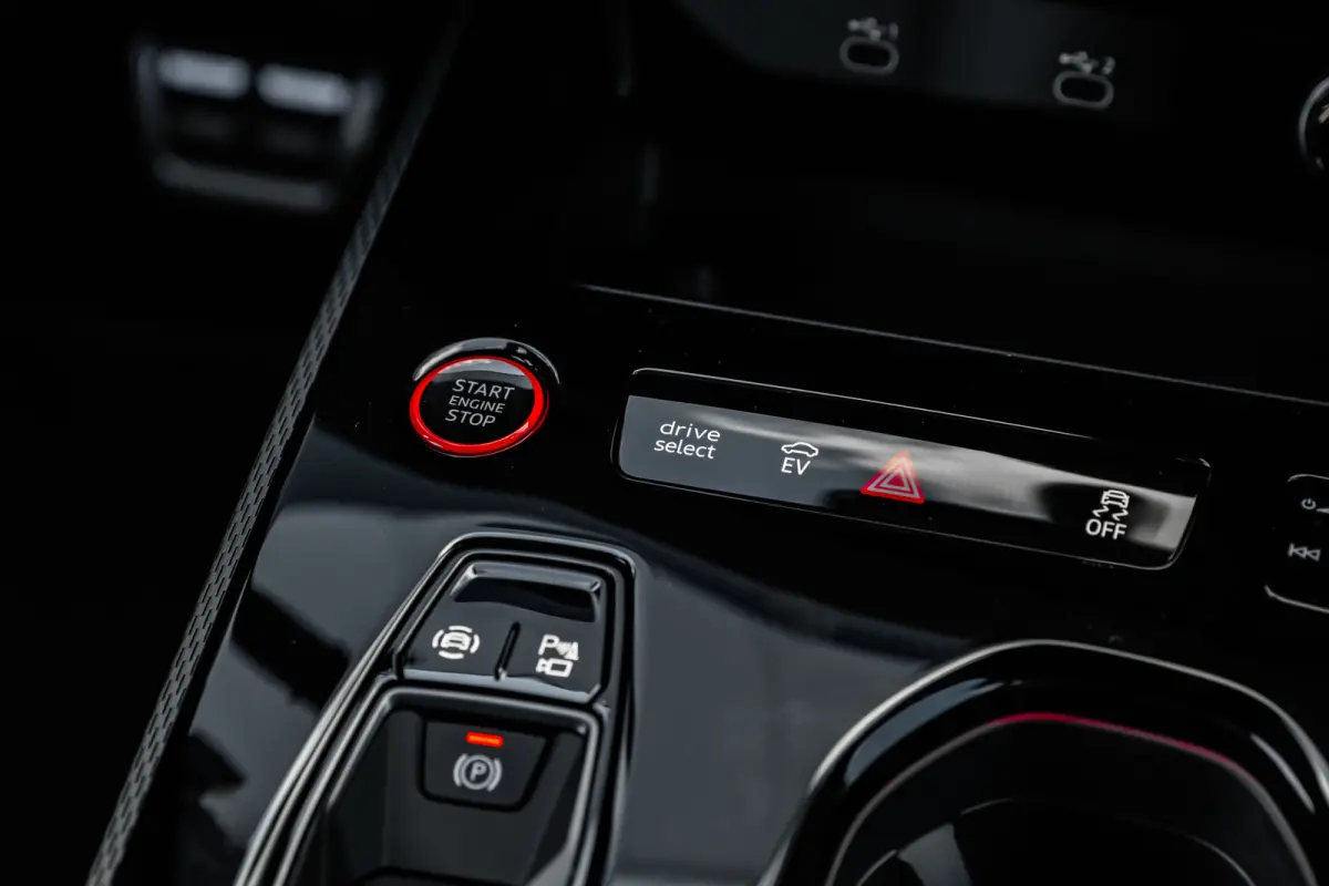 S edition | Adaptive cruise control | Aluminium optiek in het interieur | Audi smartphone interface