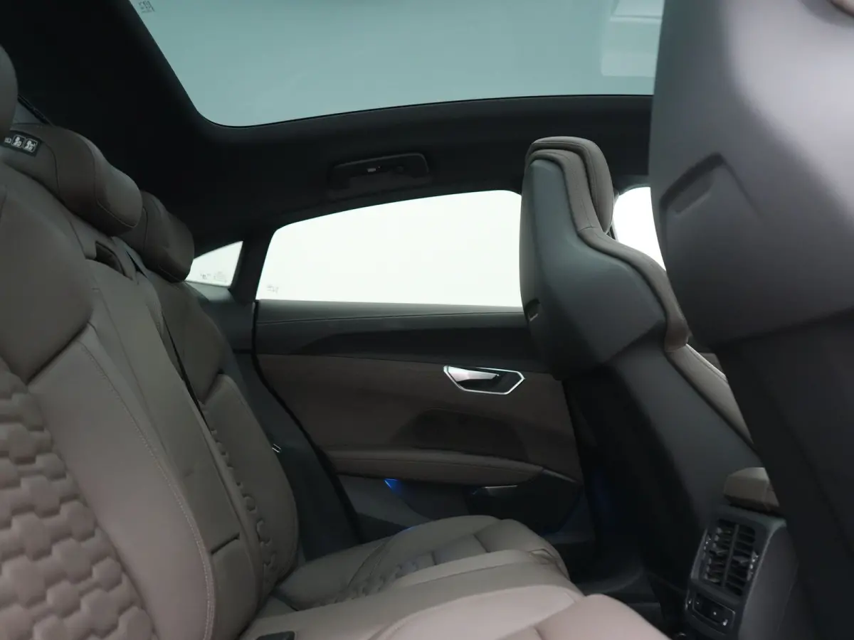 93 kWh 476pk Dealer O.H | Panodak | Head Up | Adaptive Cruise | Bang & Olufsen | 360 Camera | Lederen Sportstoelen Verwarmd & Ventilatie | Keyless | Blis | Navigatie | Virtual | DAB | 21"L.M