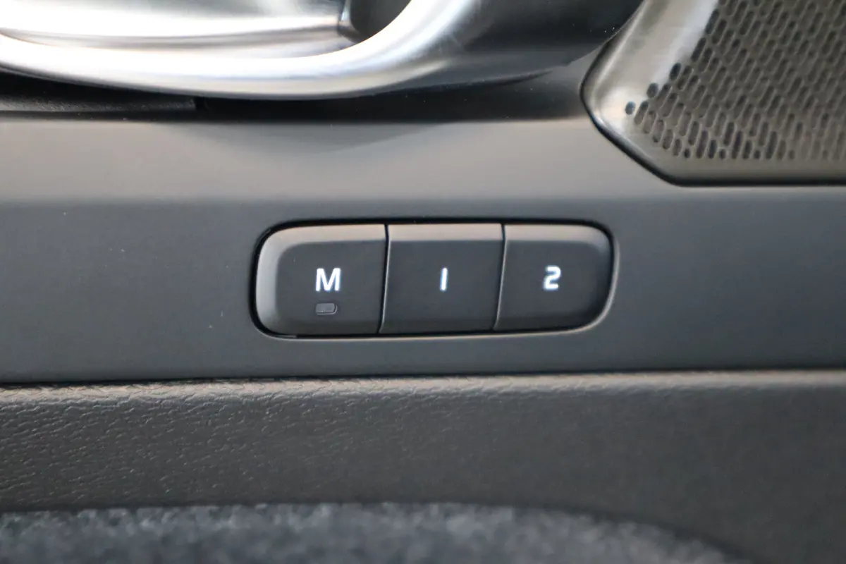 Single Motor Plus Europe 70 kWh | Achterbank verwarmd | All seasonbanden | Apple Carplay/Android Auto|telefoonintegratie premium