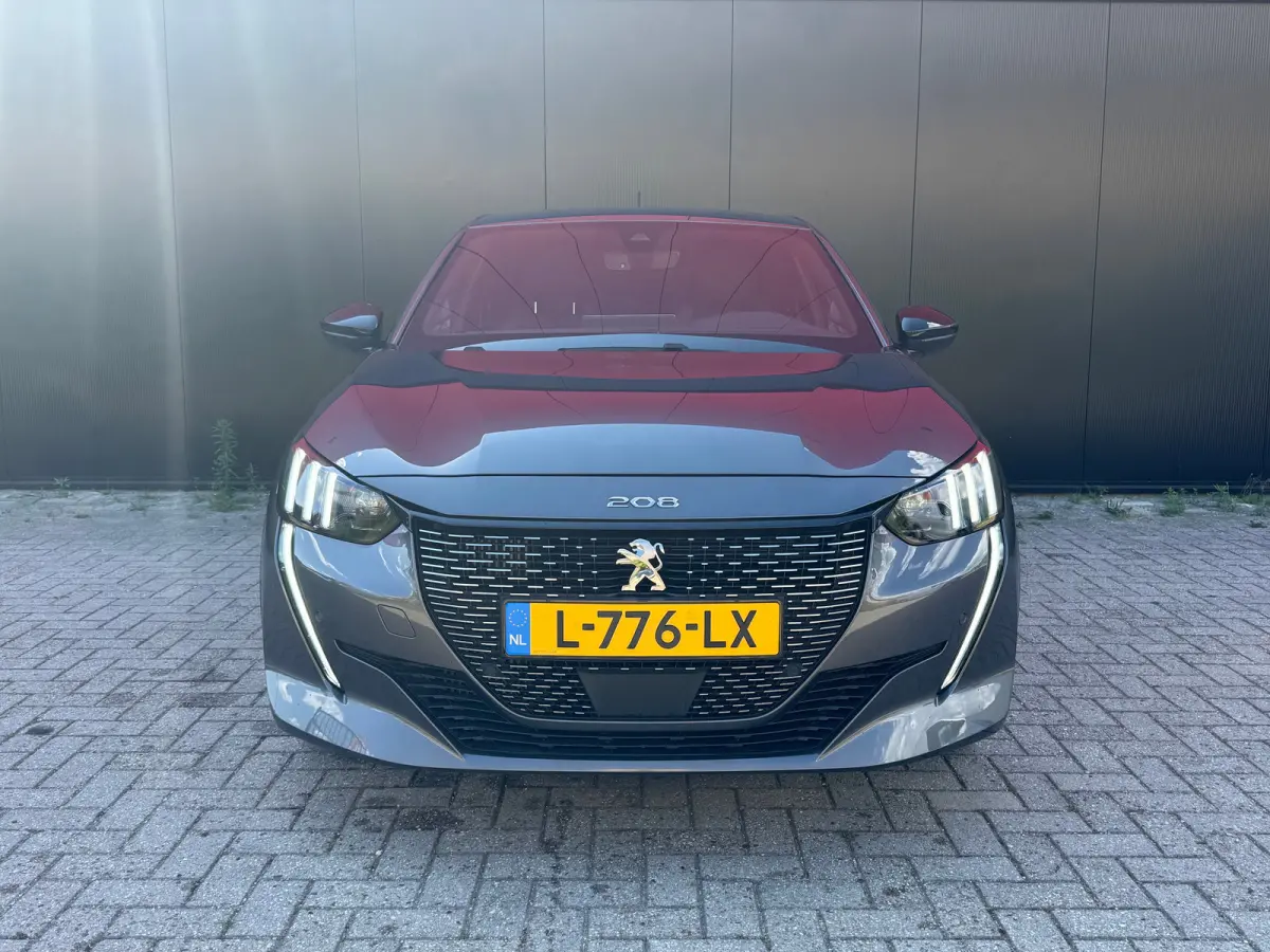 1.2 PureTech GT | 360° Camera | Parkeersensoren Voor- en Achter | Navigatie | Cruise Control | Climate Control | Achteruitrijcamera | Anti Blokkeer Systeem | Bandenspanningscontrolesysteem