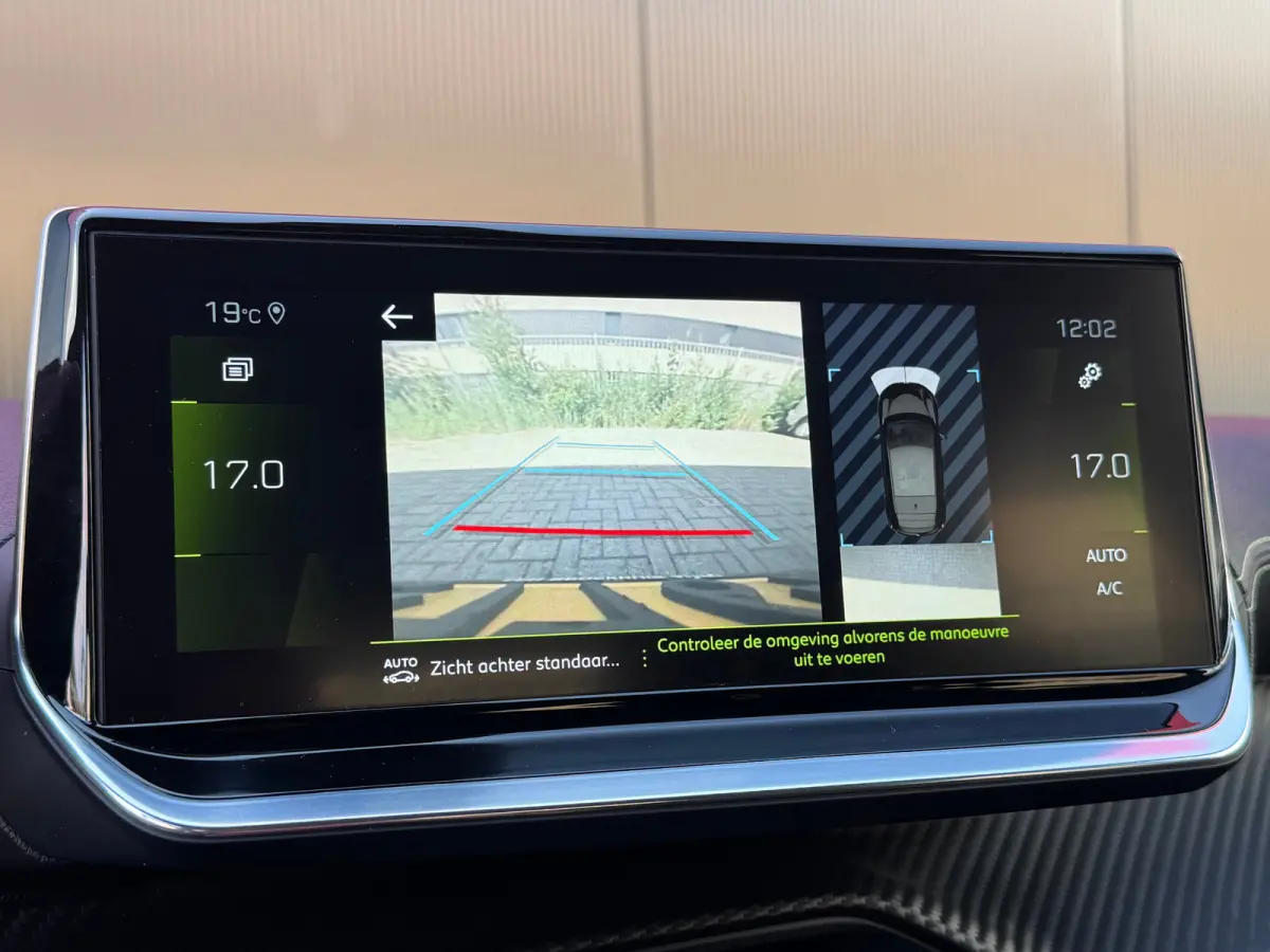 1.2 PureTech GT | 360° Camera | Parkeersensoren Voor- en Achter | Navigatie | Cruise Control | Climate Control | Achteruitrijcamera | Anti Blokkeer Systeem | Bandenspanningscontrolesysteem