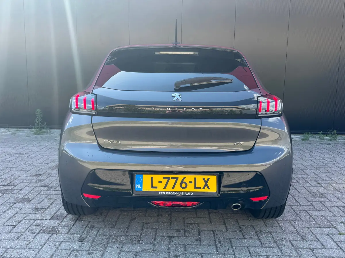 1.2 PureTech GT | 360° Camera | Parkeersensoren Voor- en Achter | Navigatie | Cruise Control | Climate Control | Achteruitrijcamera | Anti Blokkeer Systeem | Bandenspanningscontrolesysteem