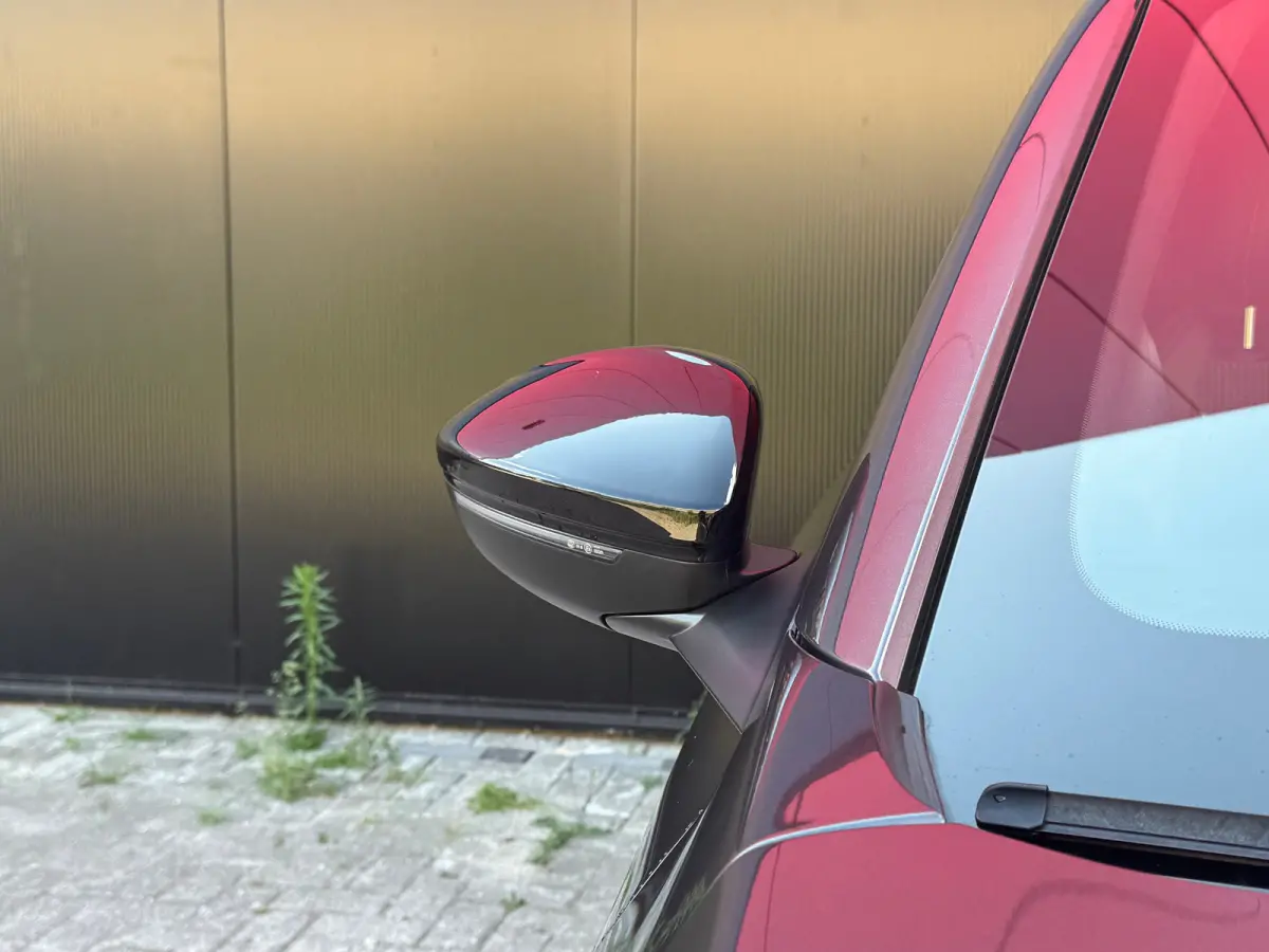 1.2 PureTech GT | 360° Camera | Parkeersensoren Voor- en Achter | Navigatie | Cruise Control | Climate Control | Achteruitrijcamera | Anti Blokkeer Systeem | Bandenspanningscontrolesysteem