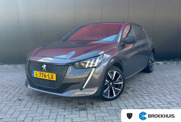 1.2 PureTech GT | 360° Camera | Parkeersensoren Voor- en Achter | Navigatie | Cruise Control | Climate Control | Achteruitrijcamera | Anti Blokkeer Systeem | Bandenspanningscontrolesysteem