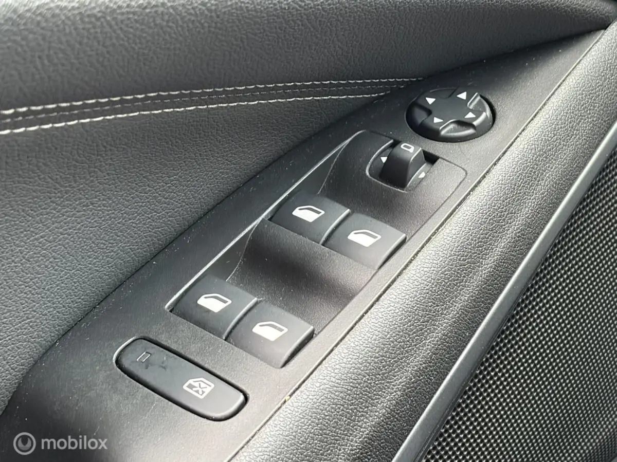 1.2 Turbo Bus. Elegance FM nav en carplay / LM / Clima / 29.386KM!!
