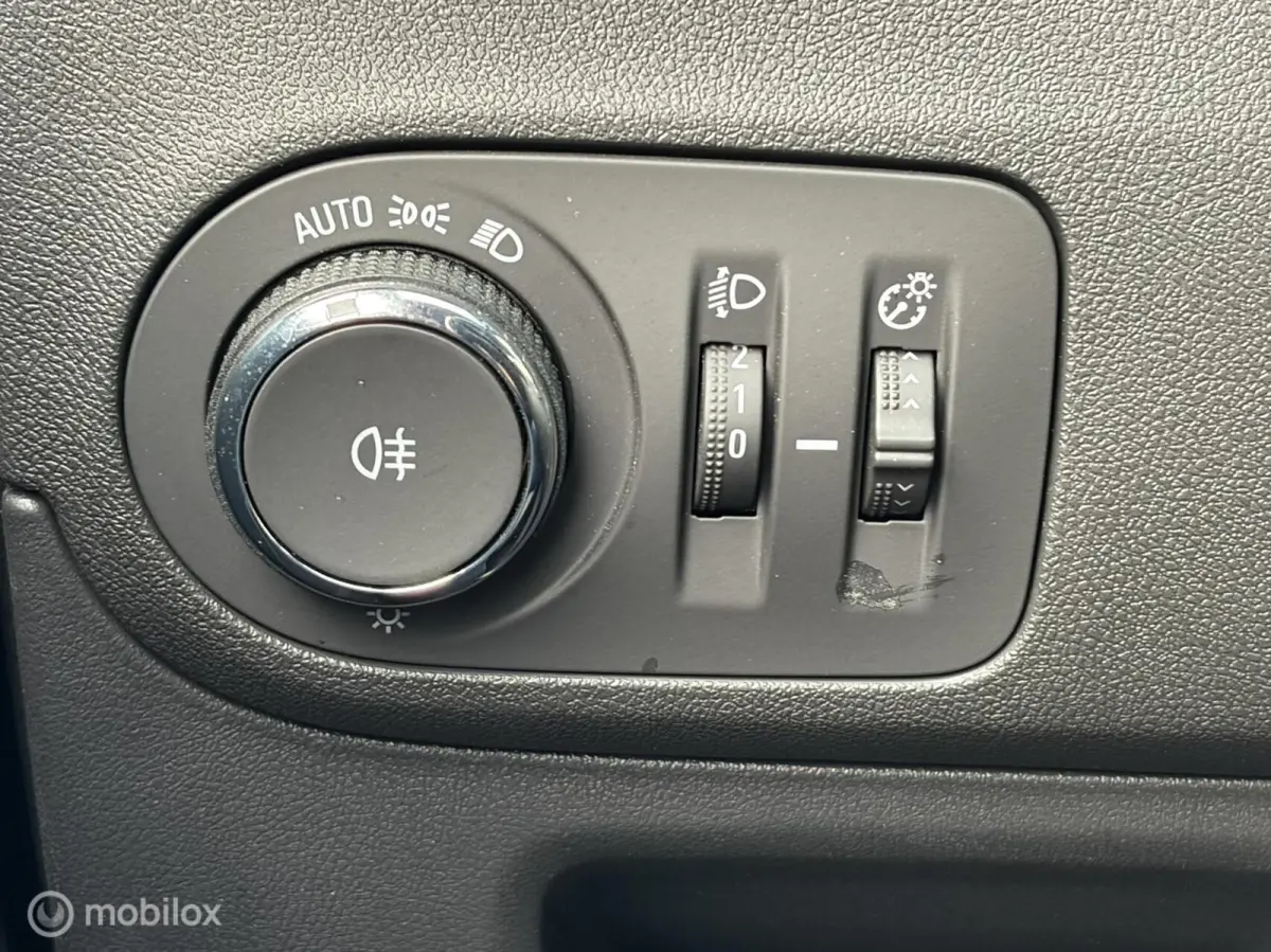 1.2 Turbo Bus. Elegance FM nav en carplay / LM / Clima / 29.386KM!!