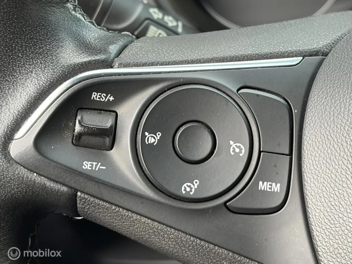 1.2 Turbo Bus. Elegance FM nav en carplay / LM / Clima / 29.386KM!!