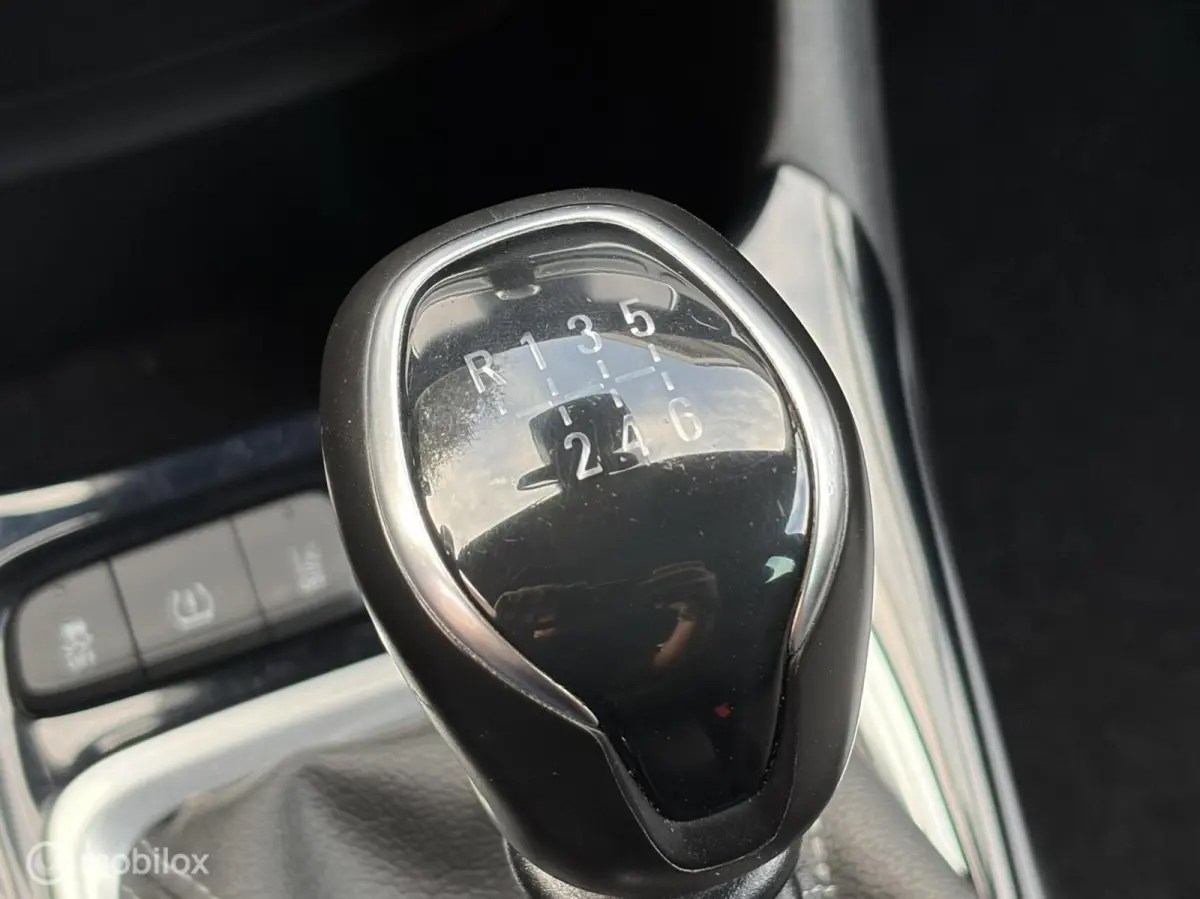 1.2 Turbo Bus. Elegance FM nav en carplay / LM / Clima / 29.386KM!!