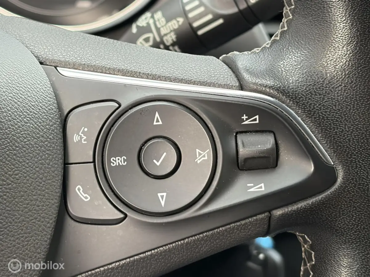 1.2 Turbo Bus. Elegance FM nav en carplay / LM / Clima / 29.386KM!!