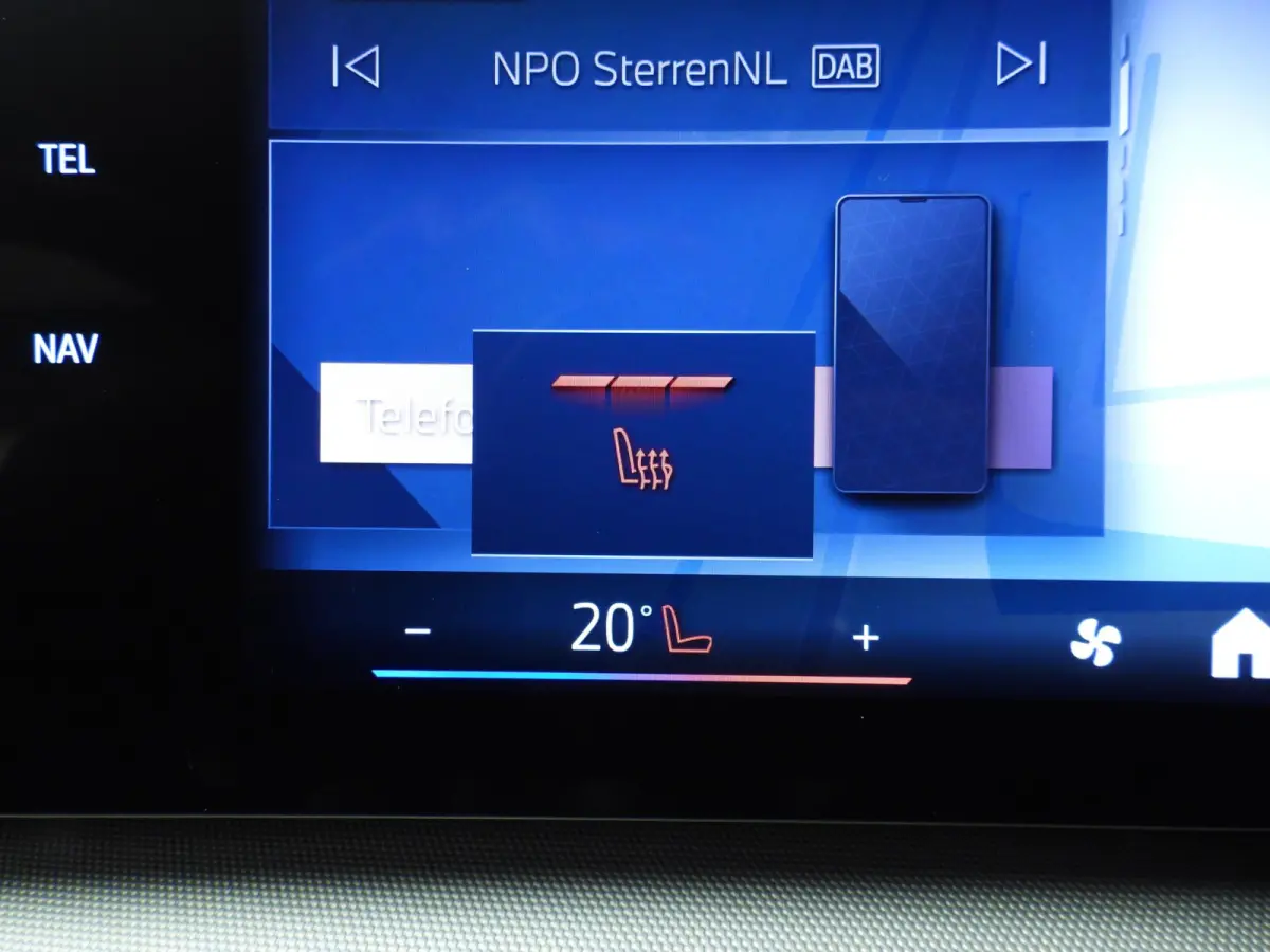 sDrive20i | LED | Navigatie | Stoelverwarming | Keyles go | DAB | Alu 20 inch