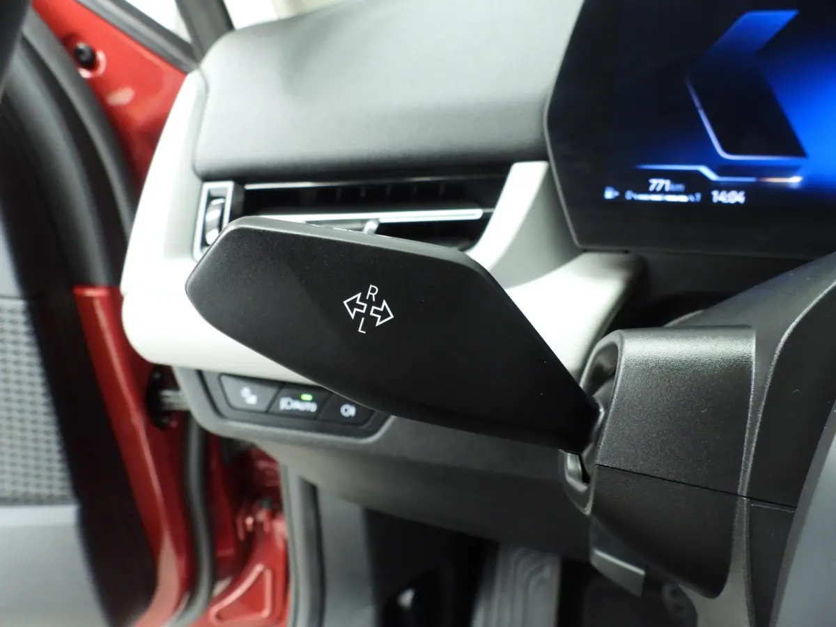 sDrive20i | LED | Navigatie | Stoelverwarming | Keyles go | DAB | Alu 20 inch