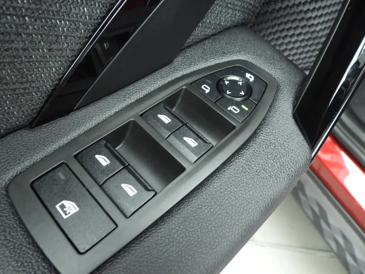 sDrive20i | LED | Navigatie | Stoelverwarming | Keyles go | DAB | Alu 20 inch