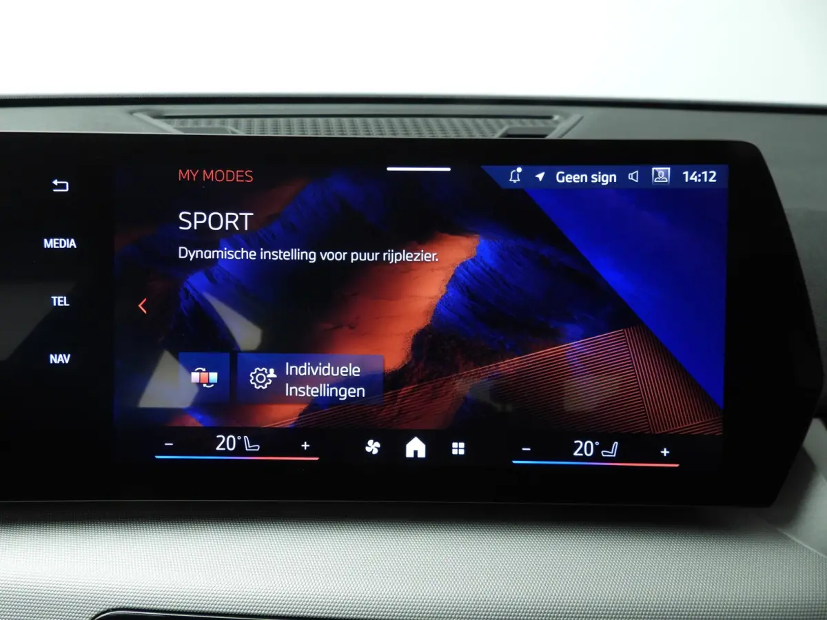 sDrive20i | LED | Navigatie | Stoelverwarming | Keyles go | DAB | Alu 20 inch