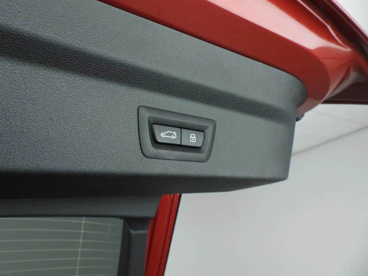 sDrive20i | LED | Navigatie | Stoelverwarming | Keyles go | DAB | Alu 20 inch