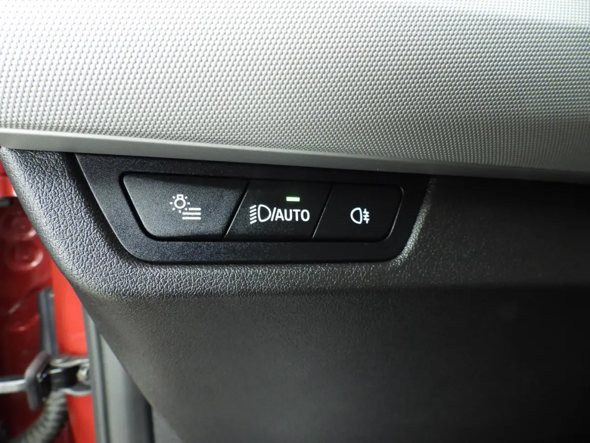 sDrive20i | LED | Navigatie | Stoelverwarming | Keyles go | DAB | Alu 20 inch