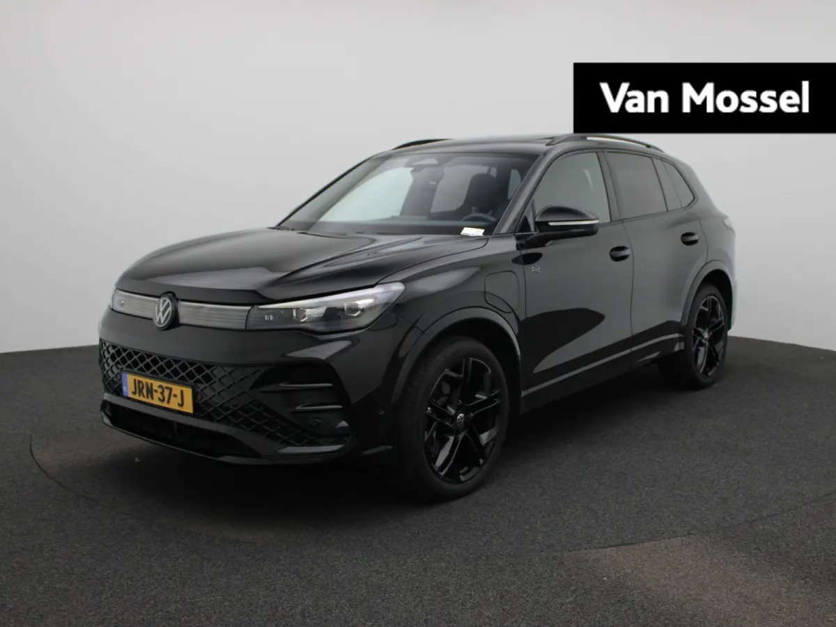 1.5 eHybrid R-Line Edition 204 PK| Origineel Nederlands | 1e Eigenaar | Panoramadak | Navigatie | Achteruitrijcamera | Achterklep Elektrisch