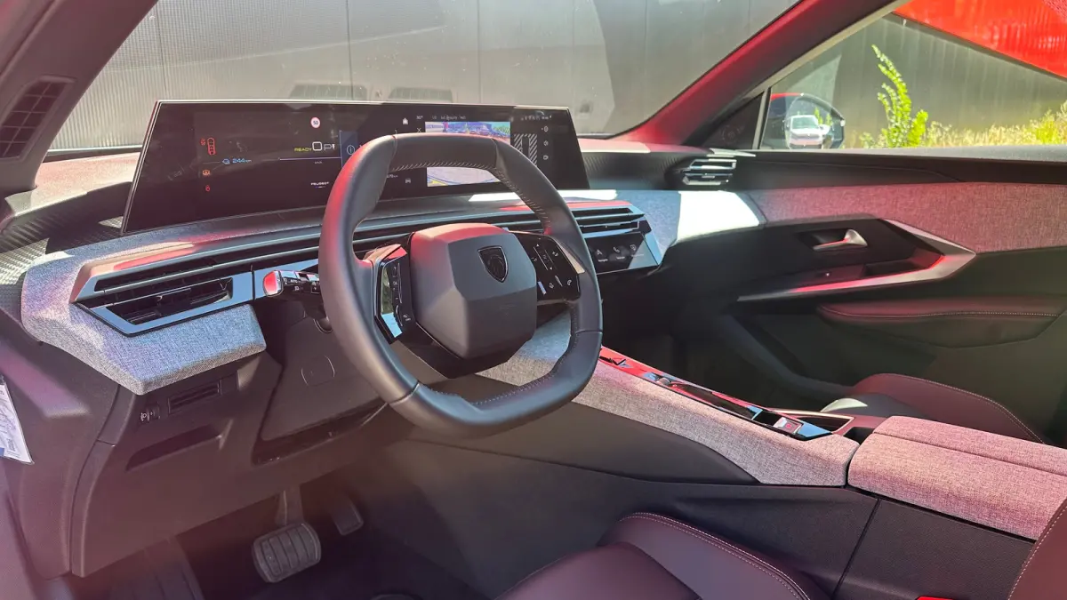 Allure | Advanced Active Safety Brake met camera en radar (Pack Safety Plus) | Climate Control | Elektrische parkeerrem