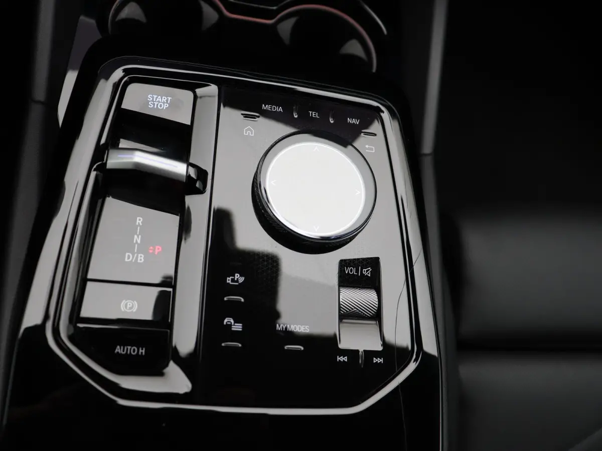 eDrive 40 M Sportpakket Pro | Comfort Access | 	Parking Assistant Plus | Driving Assistant Plus | Harman Kardon | 20''