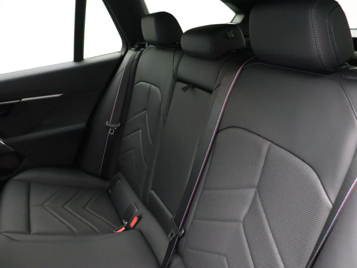 eDrive 40 M Sportpakket Pro | Comfort Access | 	Parking Assistant Plus | Driving Assistant Plus | Harman Kardon | 20''