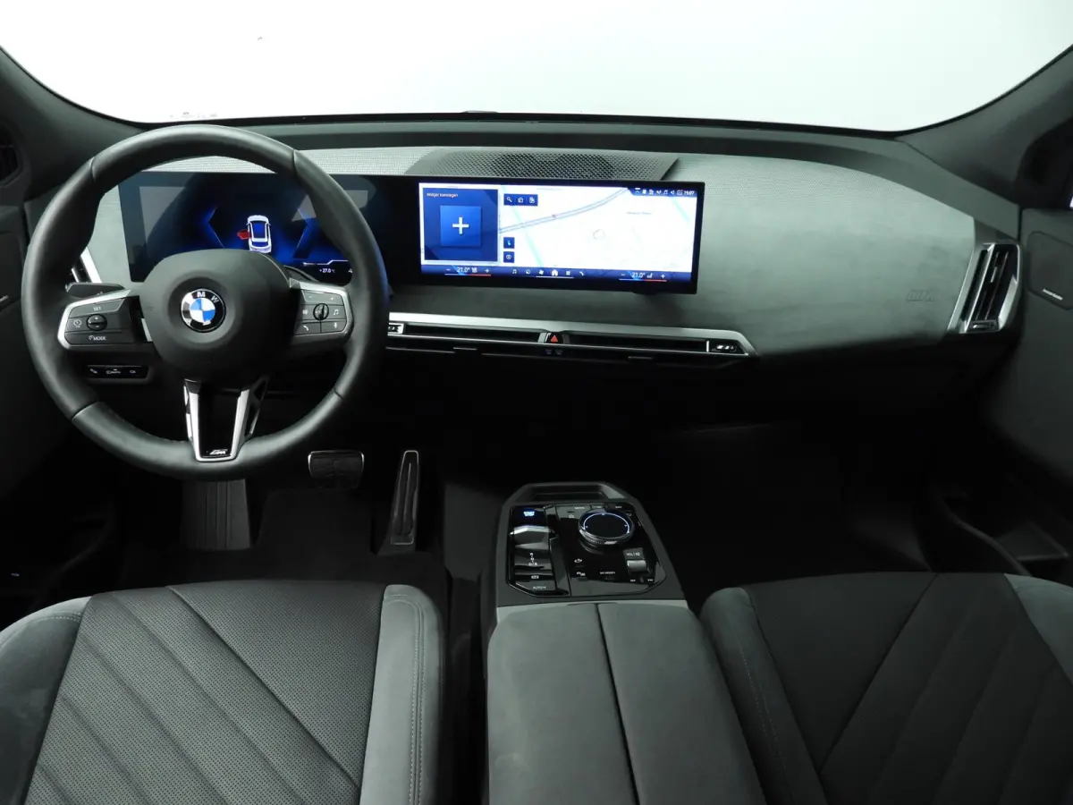 xDrive45 | M-Sportpakket | LED | HUD | Active cruise | Trekhaak | Keyles go | DAB | Harman-kardon sound | Alu 23 inch