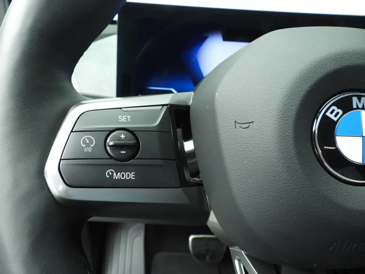 xDrive45 | M-Sportpakket | LED | HUD | Active cruise | Trekhaak | Keyles go | DAB | Harman-kardon sound | Alu 23 inch