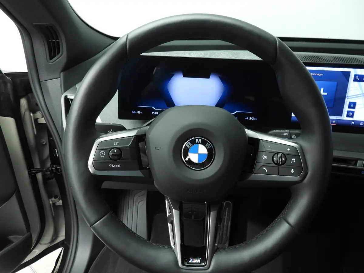 xDrive45 | M-Sportpakket | LED | HUD | Active cruise | Trekhaak | Keyles go | DAB | Harman-kardon sound | Alu 23 inch