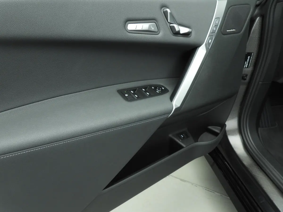 xDrive45 | M-Sportpakket | LED | HUD | Active cruise | Trekhaak | Keyles go | DAB | Harman-kardon sound | Alu 23 inch