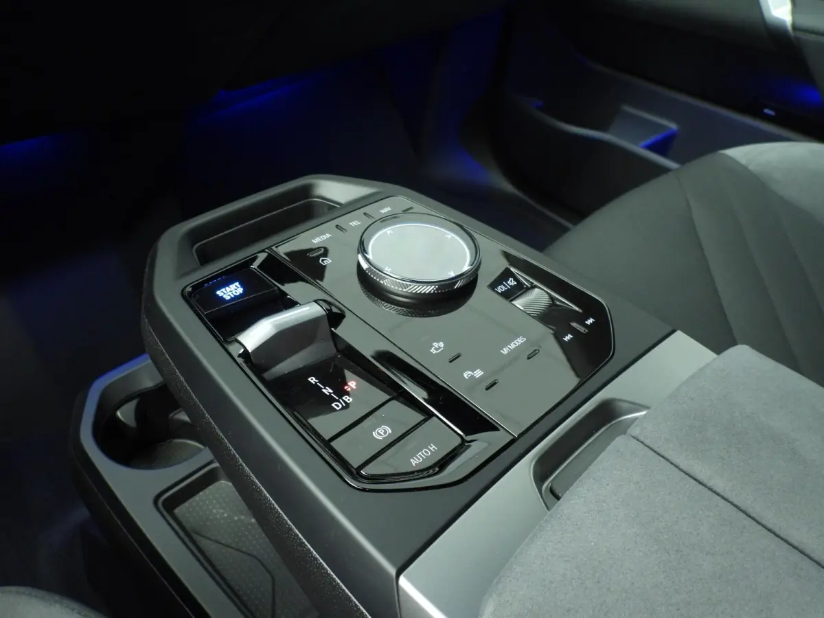 xDrive45 | M-Sportpakket | LED | HUD | Active cruise | Trekhaak | Keyles go | DAB | Harman-kardon sound | Alu 23 inch