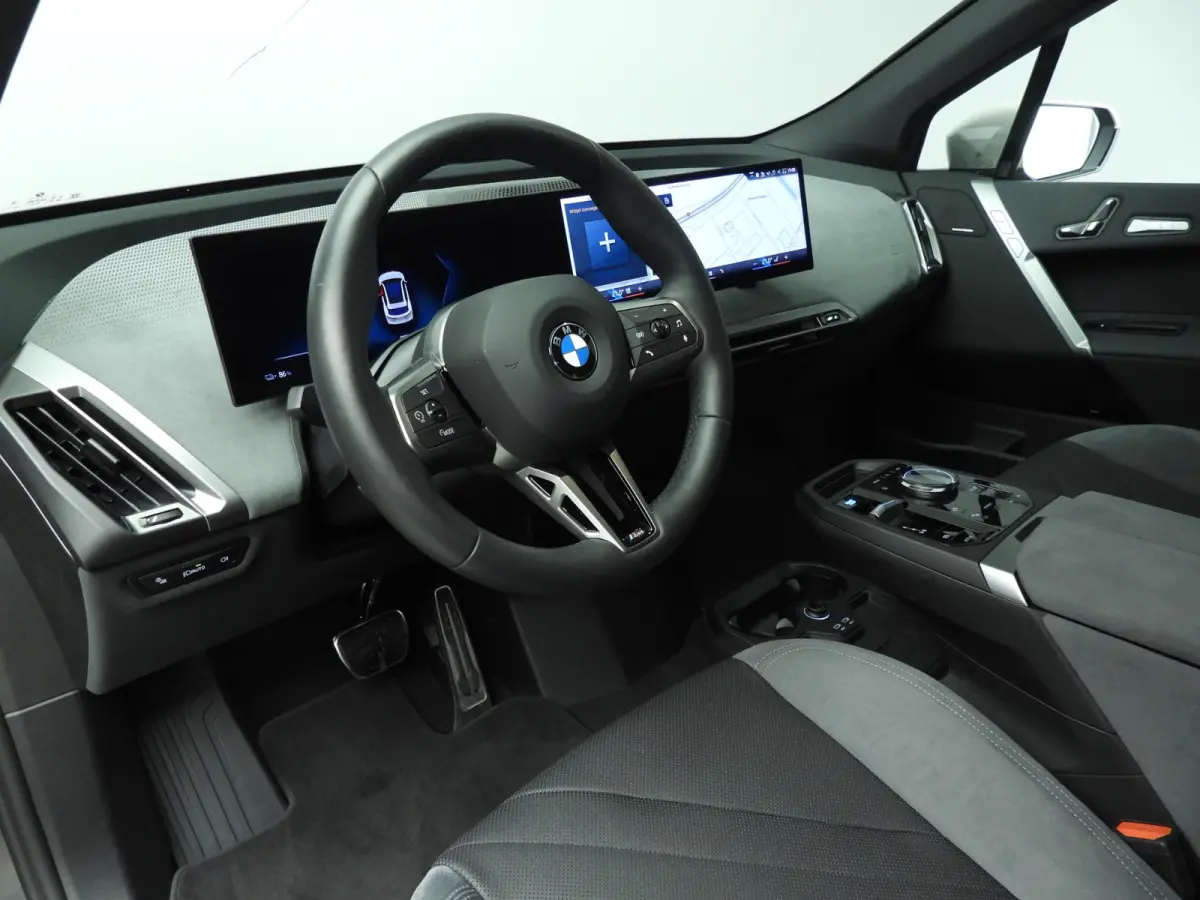 xDrive45 | M-Sportpakket | LED | HUD | Active cruise | Trekhaak | Keyles go | DAB | Harman-kardon sound | Alu 23 inch