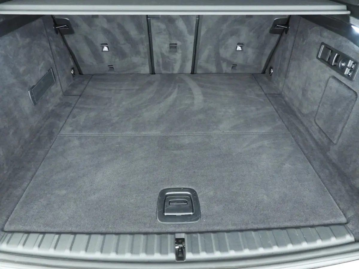 xDrive45 | M-Sportpakket | LED | HUD | Active cruise | Trekhaak | Keyles go | DAB | Harman-kardon sound | Alu 23 inch