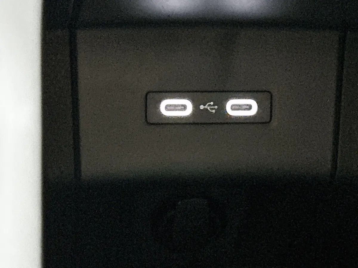 Life 50 kWh 170 PK | Steunhaak | Navigatie | Apple Carplay draadloos | Stoelverwarming | Ruiten getint | 19" Lichtmetalen velgen | Android Auto draadloss | LED verlichting | Camera | Climate